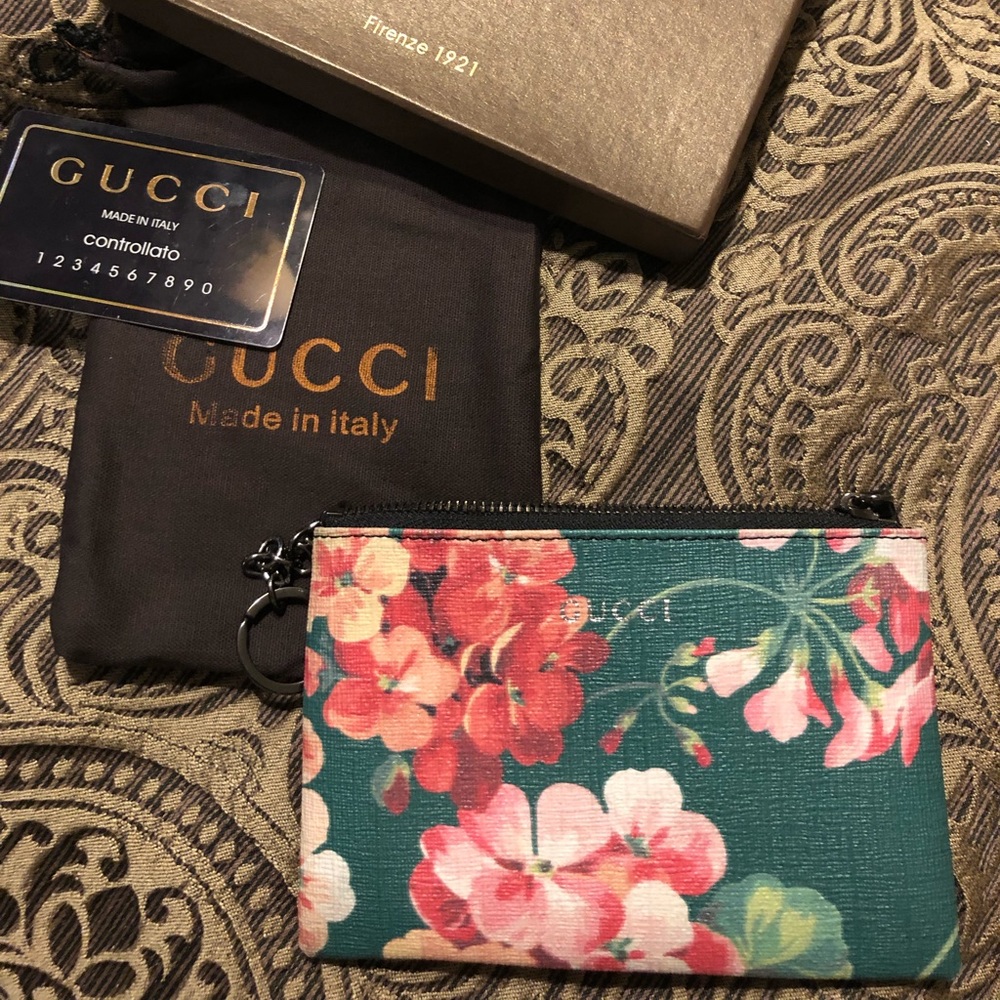 Coin/credit card pouch